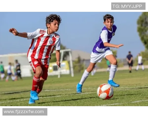 足球明星与孩子欢乐互动展现父爱温情瞬间 足球明星与孩子欢乐互动展现父爱温情瞬间