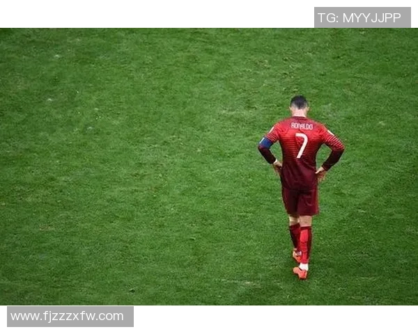 足球明星忧郁瞬间高清呈现展现他们内心深处的孤独与挣扎 足球明星忧郁瞬间高清呈现展现他们内心深处的孤独与挣扎