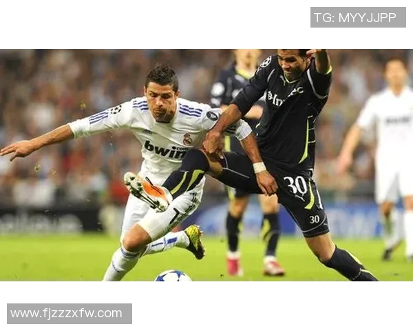 足球明星走路时的帅气瞬间展现他们独特魅力与风采的精彩图片合集 足球明星走路时的帅气瞬间展现他们独特魅力与风采的精彩图片合集