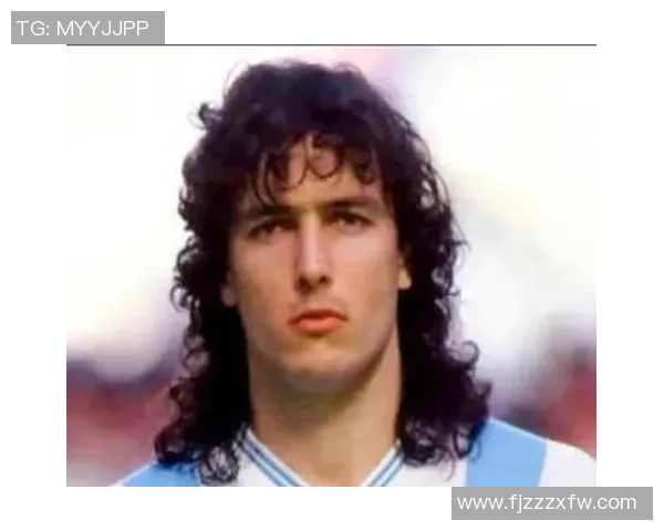 长发足球明星男生的魅力瞬间与时尚风采全景展示 长发足球明星男生的魅力瞬间与时尚风采全景展示